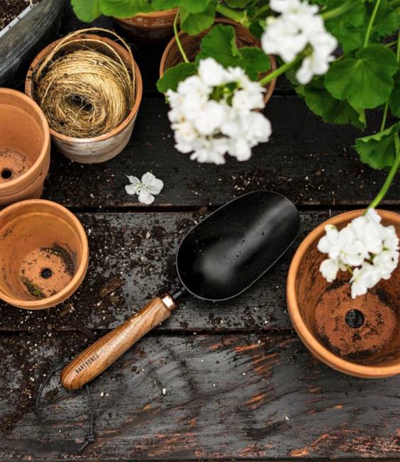 LLBean Gardening Scoop Unisex J46J2848 Backyard  Patio Walnut