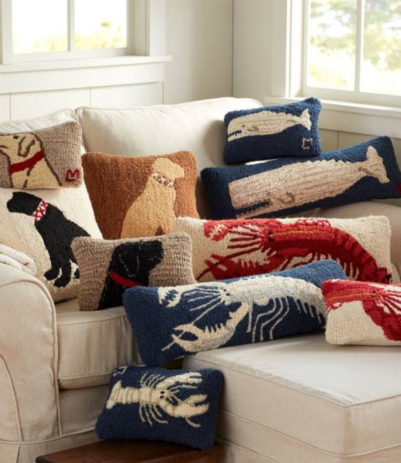 LLBean Wool Hooked Throw PillowWhite Lobster Unisex J46J2756 Home Decor Navy